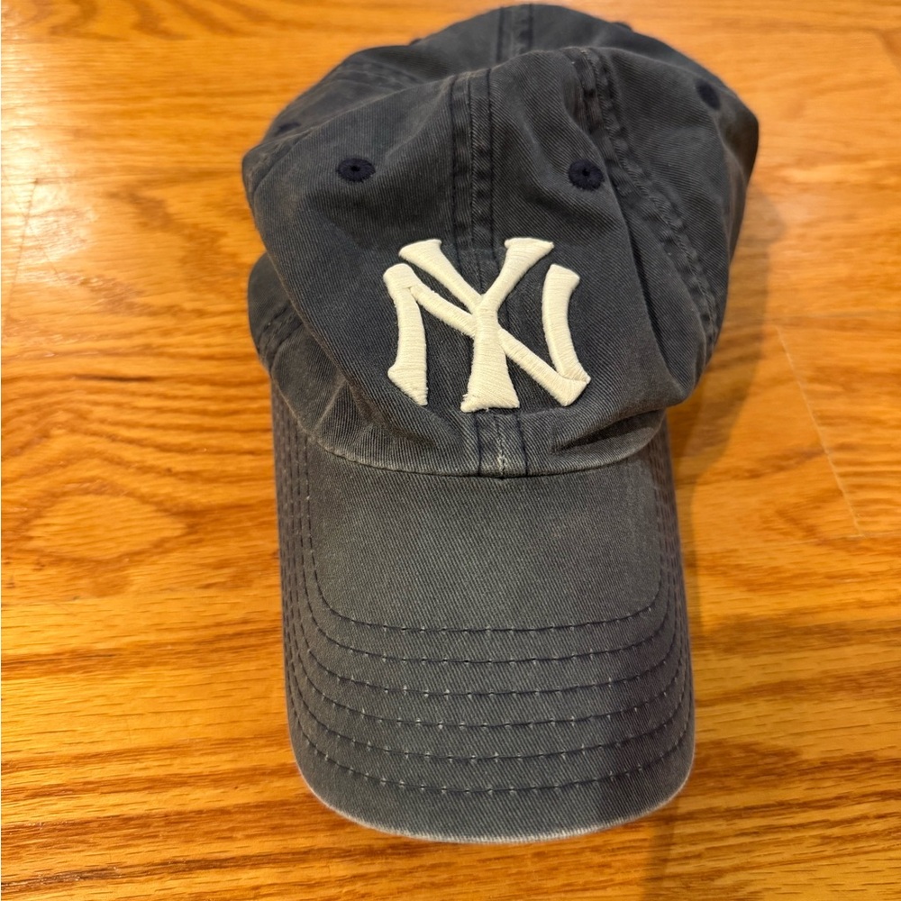 Yankees navy baseball cap